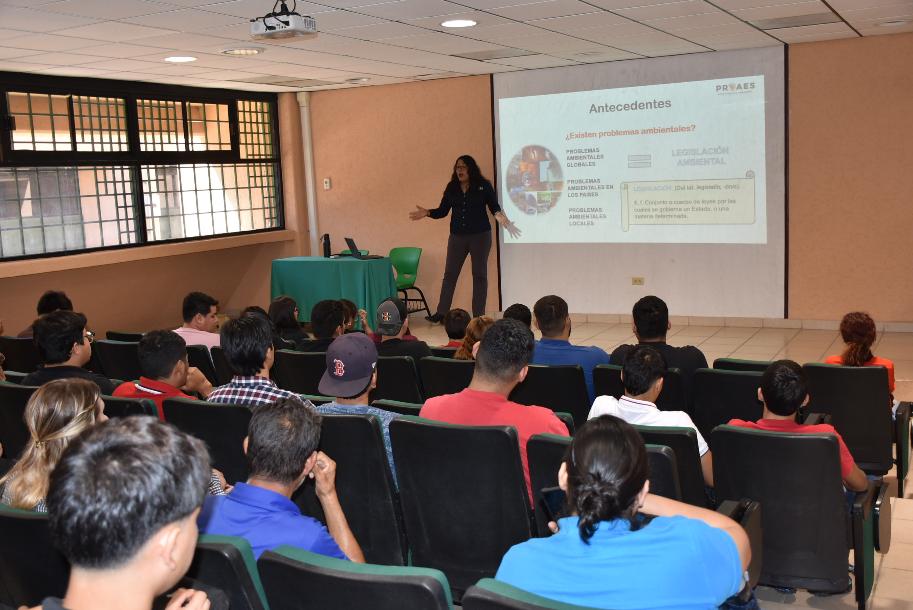 Capacitan alumnos de la UTH en el cumplimiento de las Leyes Normativas de la PROAES